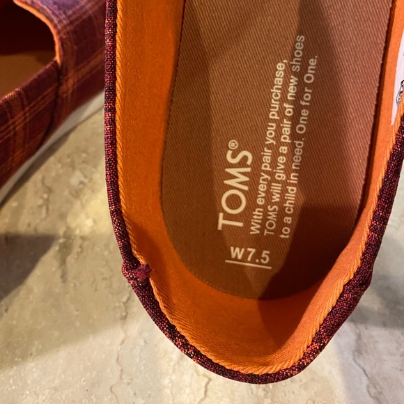 🤩Host Pick🤩 NWT NIB Tom Classic Red Plaid Slip On Shoes, 7.5 - Picture 8 of 10